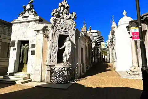 Cidade dos Anjos: Excursão a pé pela Recoleta - Você não precisa pegar fila