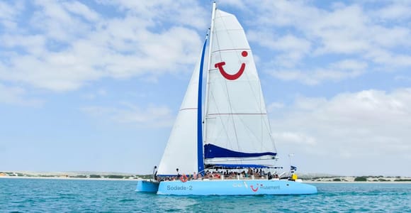 Boa Vista: Adults-Only Sunset Catamaran Cruise with Music