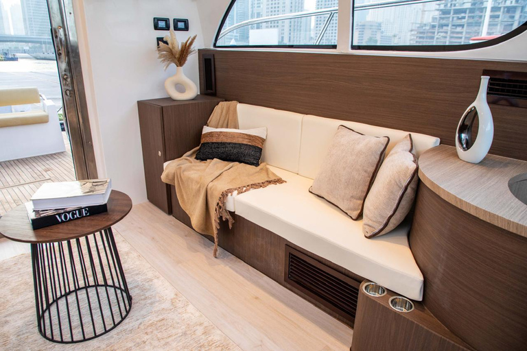 Private Yacht Tour: Dubai Boat Cruise with Optional BBQ