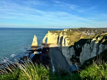 Étretat: Entdecke die legendären Klippen von Étretat!