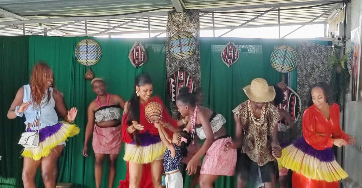 Afbeelding 4 van Giraffen-centrum, Blixen-museum en traditionele dansshow