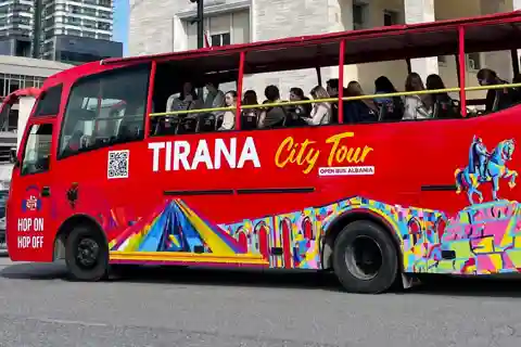Tour della città di Tirana - Autobus scoperto