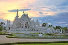 Chiang Rai: 3 Tempel & Long-Neck-Dorf-Tour