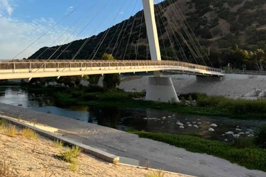 Einzigartige Tour auf dem Los Angeles River zum Griffith Park und zum alten verlassenen Zoo. Foto: GetYourGuide