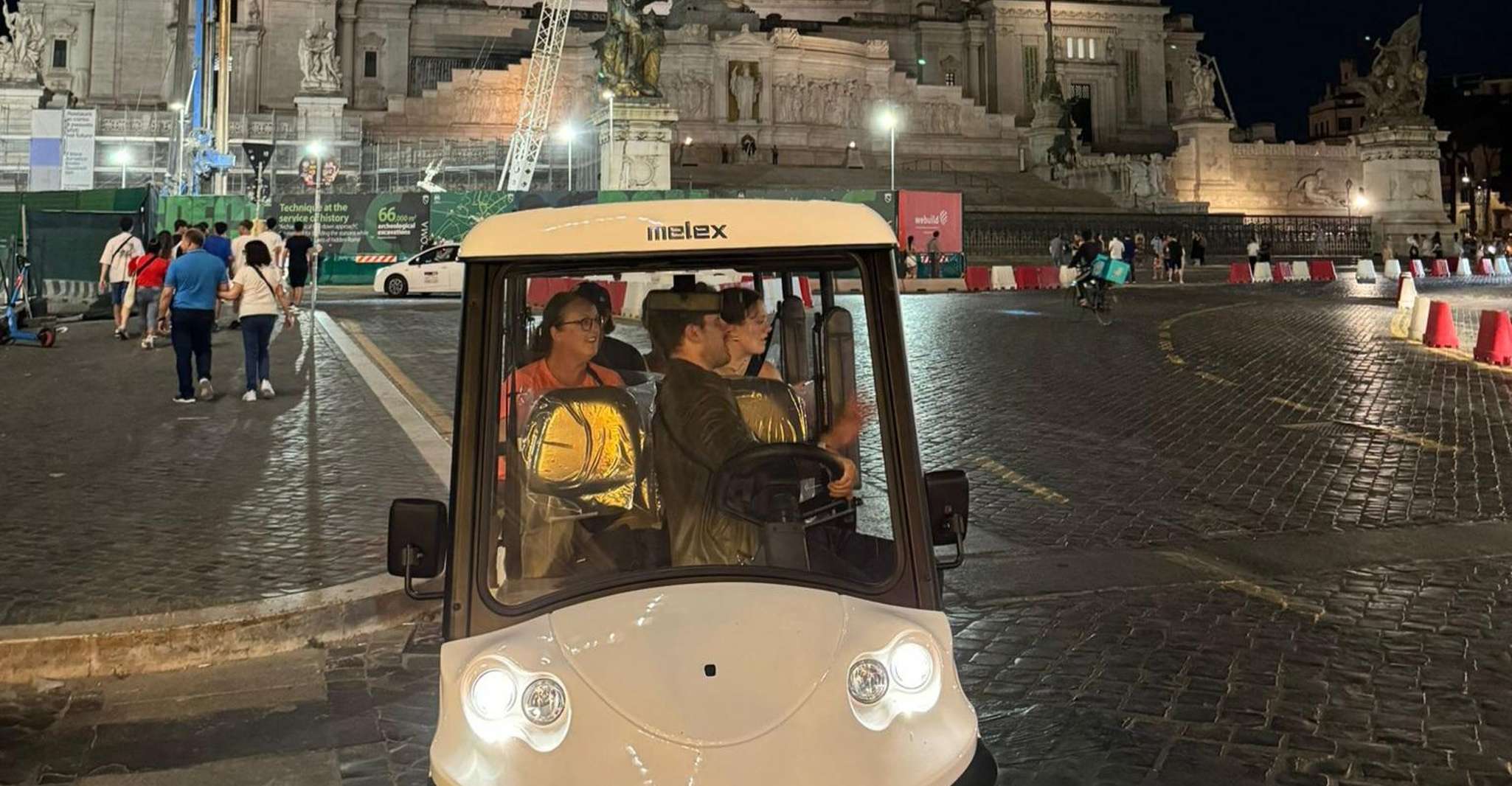 Rome: Nocturnal Golf Cart Tour