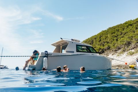 Vanuit Split: Blauwe Grot, Vis & Hvar per speedboot