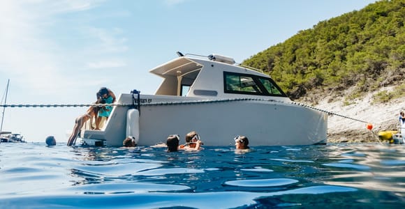 Split: Blaue Grotte, Vis und Hvar - Ganztagesausflug mit dem Schnellboot