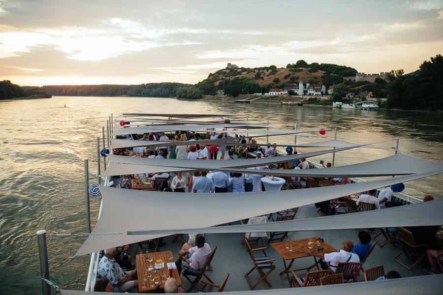 Bratislava - Gabčíkovo Rundfahrt mit dem Schiff auf der Donau. Foto: GetYourGuide