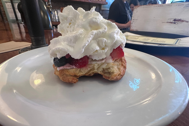 Victoria: 2-Hour Food and History Tour with Tastings