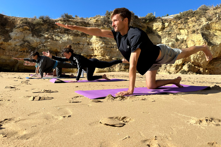 Yoga am Meer am Batata Strand in Lagos