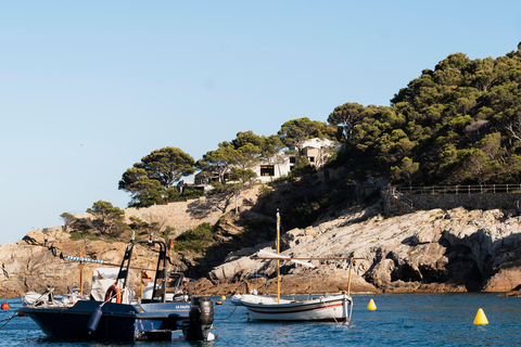 Barcelona: PRIVATE Cadaqués Guided Tour & 3-Course Lunch