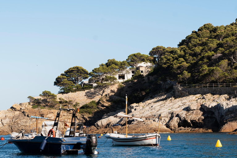 Barcelona: PRIVATE Cadaqués Guided Tour & 3-Course Lunch