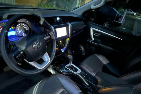 Lima: Private Airport Transfer in Luxury SUV