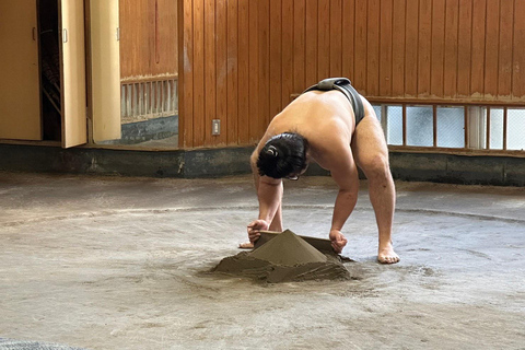 Tokyo: Visit Sumo Morning Practice with English Guide