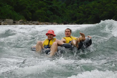 Viti Levu : Descente de rivière en tube aux Fidji