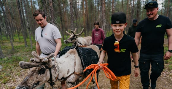 Rovaniemi: ATV Safari to Reindeer Farm & Hike with Reindeer
