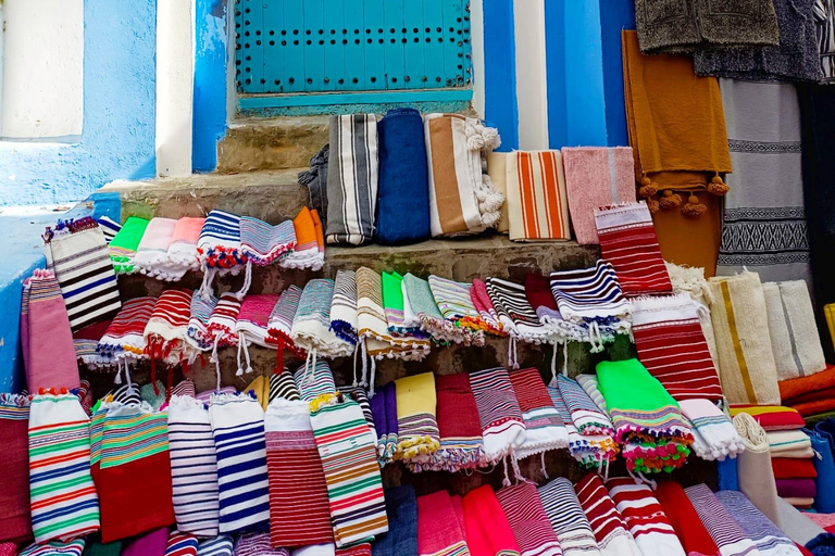 Au départ de Fès : Chefchaouen Excursion d&#039;une journée avec chauffeur pour un groupe de 8 personnes