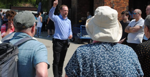 Ab Krakau: Offizielle Tour durch Auschwitz-Birkenau mit Hotelabholung