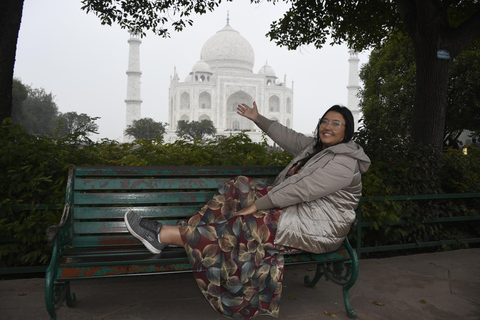 Vanuit Delhi: Taj Mahal Sunrise, Agra Fort en Baby Taj TourVanuit Delhi: auto, chauffeur, gids, toegangskaarten en maaltijden