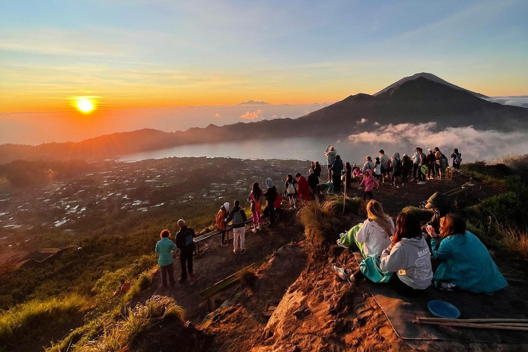 Mount Batur Sunrise hiking with Breakfast & Hotel Pickup Hot spring only