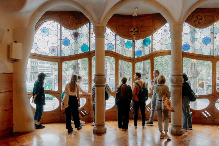 Gaudí Highlights Tour with Casa Batlló & Sagrada Família