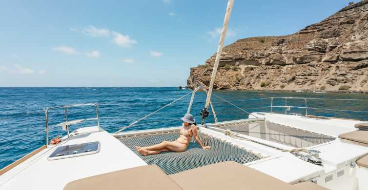 Santorini: Luxury Catamaran Day Trip with Meal and Open Bar