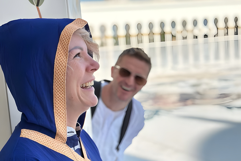 Excursion d&#039;une jounée complète à Abu Dhabi - Grande mosquée, musée du Louvre et plus encoreExcursion d&#039;une journée à Abou Dabi : grande mosquée, musée du Louvre et plus 