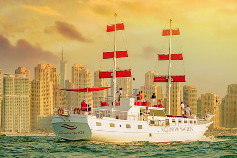 Dubai: Sunset Dinner Cruise with Unlimited Soft Drinks