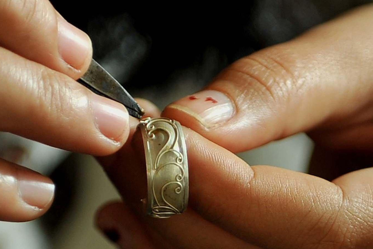 Bali: Silver Making Class and Batuan Temple Visit