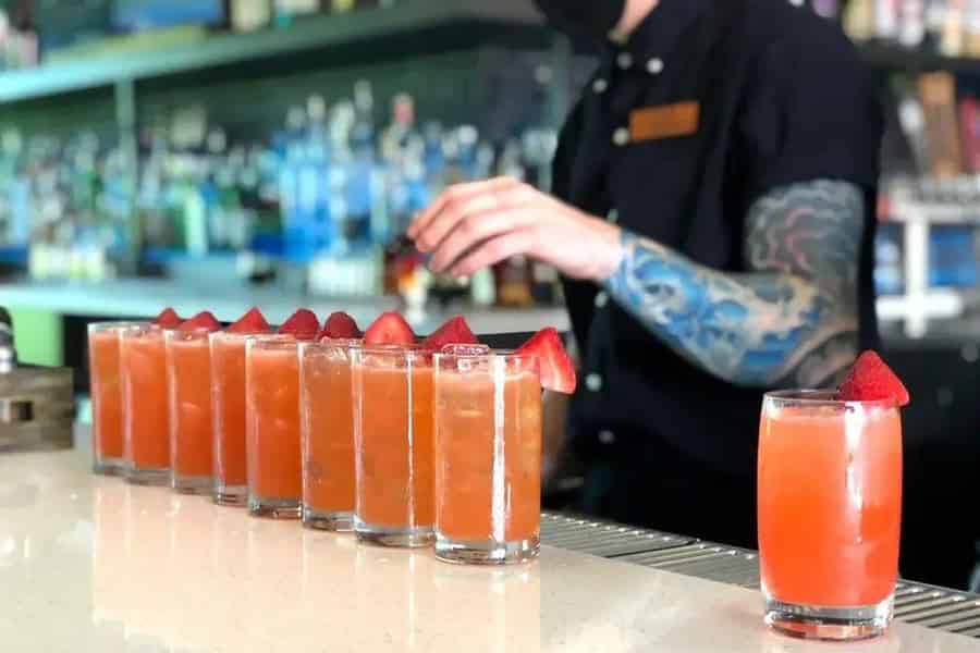 Asheville: Dachterrassen-Tour bei Sonnenuntergang mit Cocktails und Mocktails. Foto: GetYourGuide