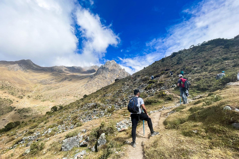 Cusco: Humantay Lagoon with Breakfast and Buffet Lunch