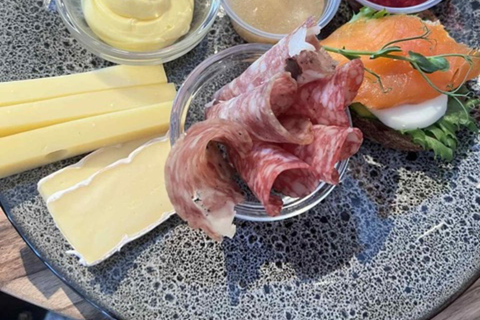Oslo's local flavours - Food walking tour and cruise