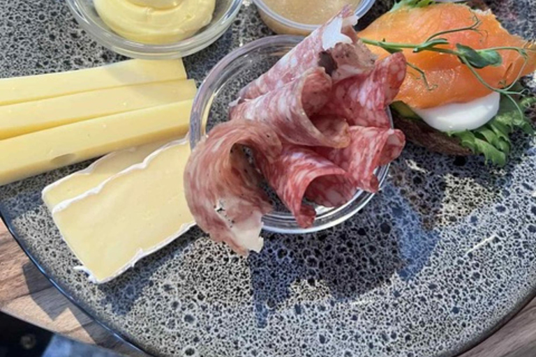 Oslo's local flavours - Food walking tour and cruise