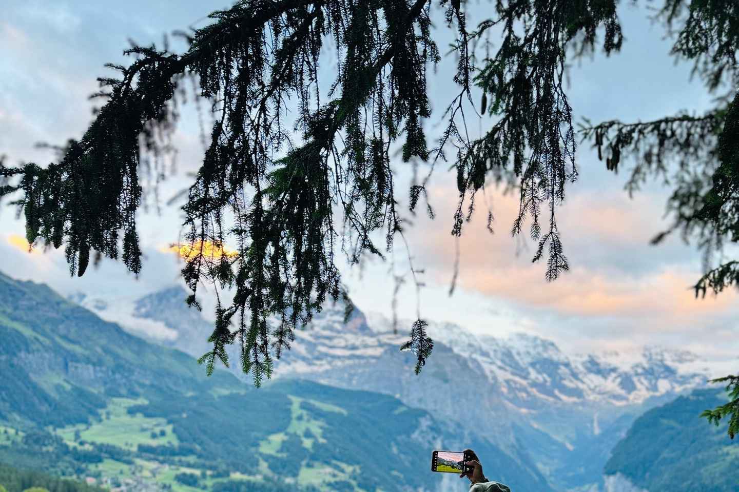 Sunset Hike with Cheese Fondue in Wengen
