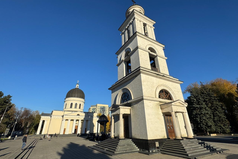 Chișinău: City Tour, Wine Painting Workshop, & Tasting