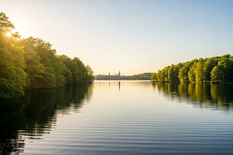 Stockholm: Lakeside Nature Hike with Fika