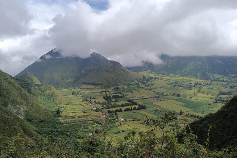 Quito: Pululahua Volcano, Hummingbirds, & Equator Tour