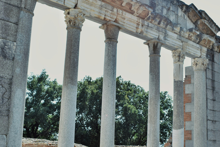 Excursion d&#039;une journée à : Apollonia, la lagune de Narta et le monastère de ZvernecExcursion d&#039;une journée à Apollonia, la lagune de Narta et le monastère de Zvernec
