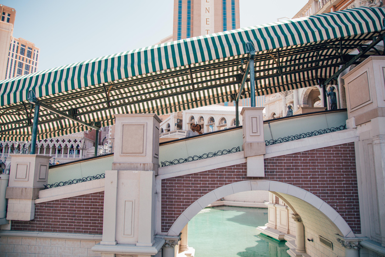 Private Vacation Photoshoot with Photographer in Las Vegas 1 HOUR MORNING SESSION LAS VEGAS