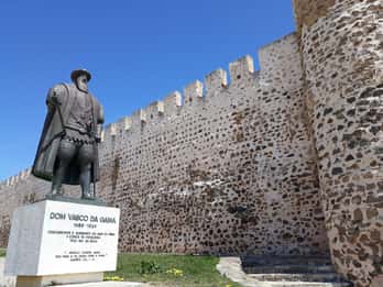 Sines: Tour of the historic center, museum & castle of Sines