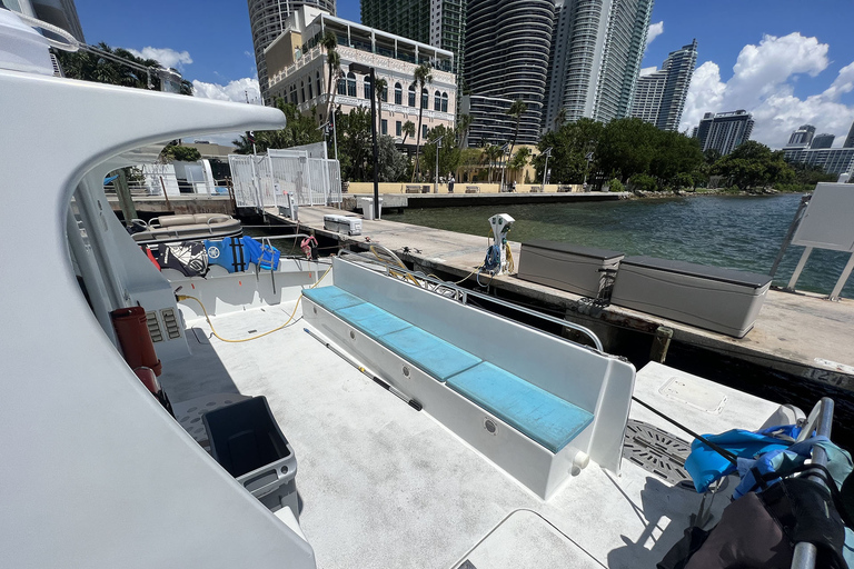 Miami : Croisière aventure avec Jetski, Tubing et boissonsForfait pour 8 personnes : Tour avec essence et frais de port de plaisance