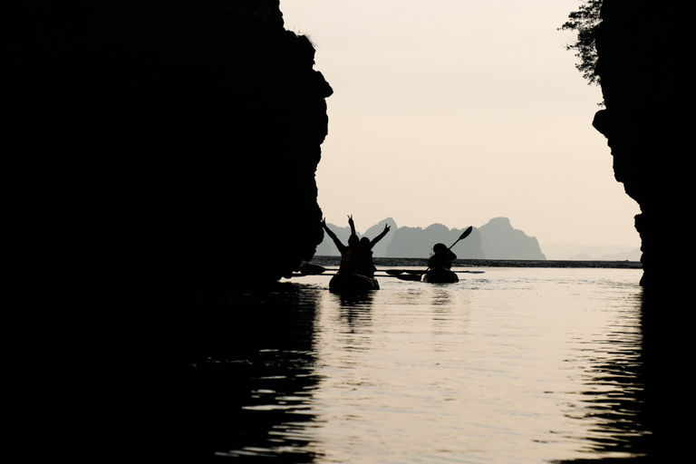 Krabi: Caiaque ao pôr do sol Ao Thalane com jantar churrasco