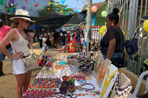 Cartagena: handicraft workshop with flakes and coconut guided by local craftswomen