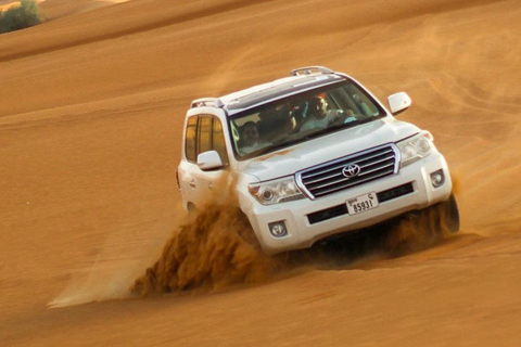 Doha: Safari privado por el desierto con paseo en camello y Sandboarding