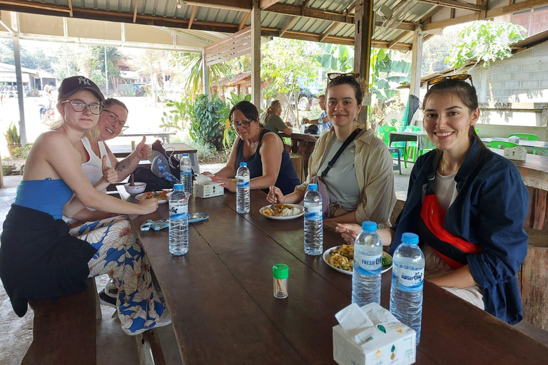 Chiang Rai:Guided Highlights Full-Day Tour-FREE LUNCH BUFFET Experience the Wonders of Chiang Rai with Free Thai Buffet