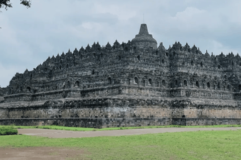 Tour di Prambanan e scalata di Borobudur con biglietto