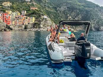 Cinque Terre Giro in Barca 4/8 ore con cibo e bevande