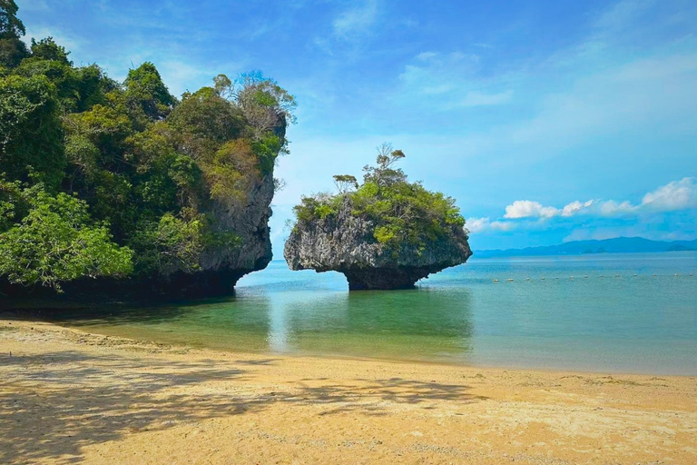 Krabi: Hong Islands Day Tour by Premium Longtail Boat Krabi: Private Premium Longtail Boat Tour to Hong Island