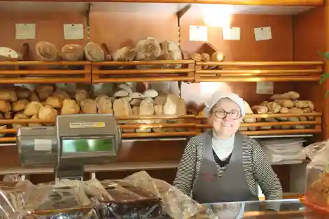 Food Tour with Wine Tasting in Milan