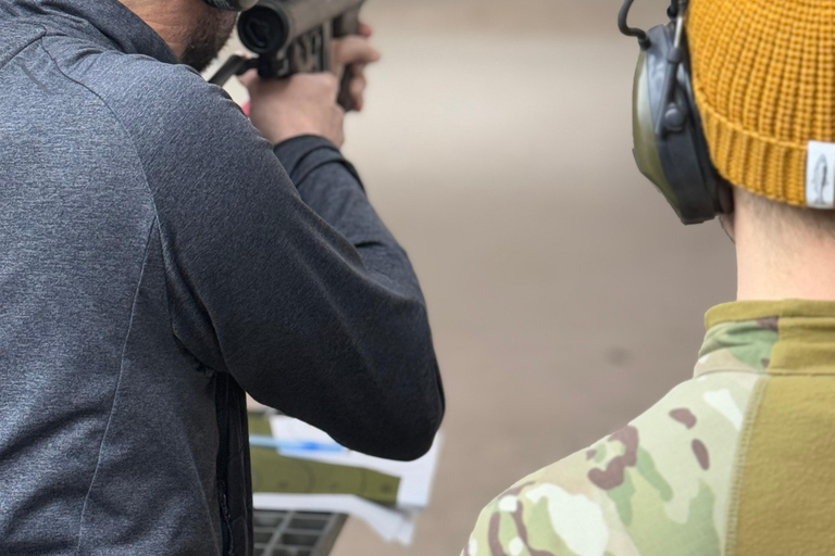 Poznań: Sport Shooting Range Experience with Instructor Package Basic